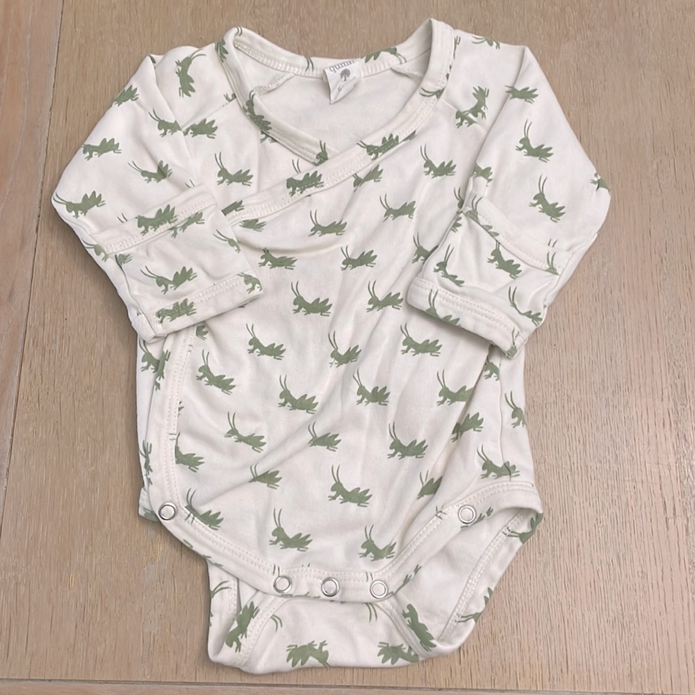 Kate Quinn Cream and Green Grasshopper Long Sleeve Onesie - size 6-12 months